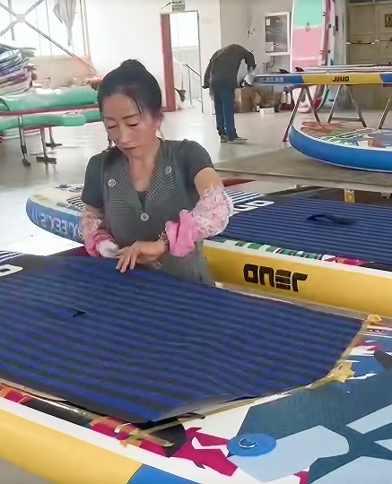 Colagem de tapete e acess&oacute;rios EVA